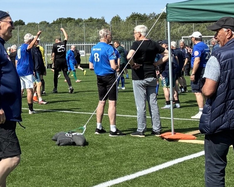 FC Prostata Esbjerg fejrer 10-års jubilæum med træning og showkamp på EfB’s anlæg på Gl. Vardevej. Foto: Privat.