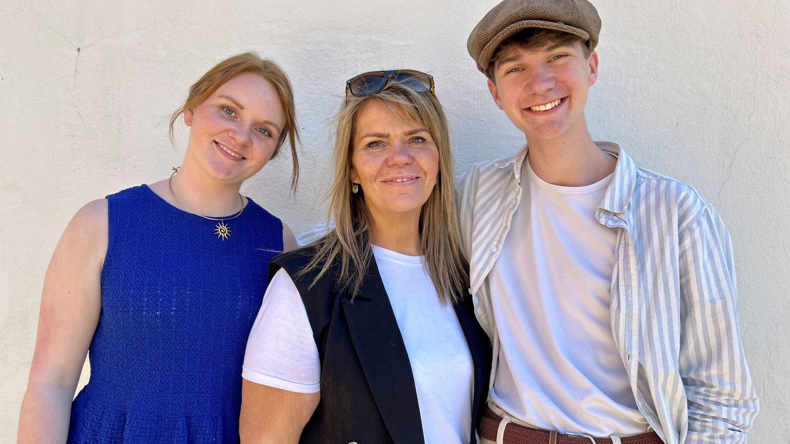 Merle-Marie, Mette og Hjalte Brinch fra Esbjerg er alle med i årets sommerspil “Oliver!” i Varde. PR-foto.