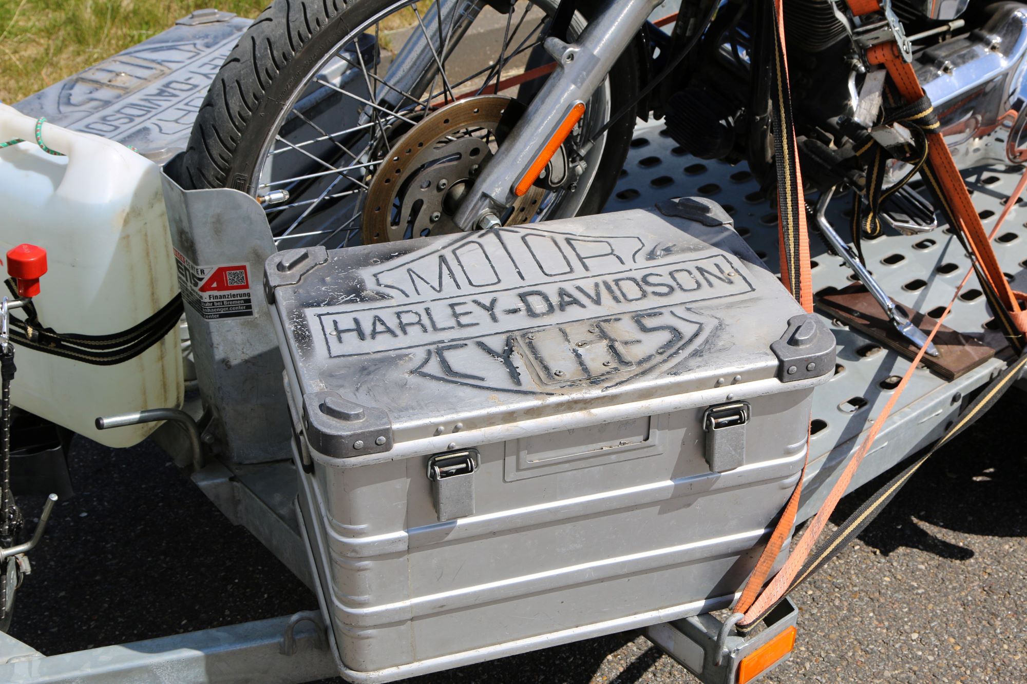Parret har naturligvis også en original metalkasse fra Harley-Davidson. Foto: Johnny Tauman.