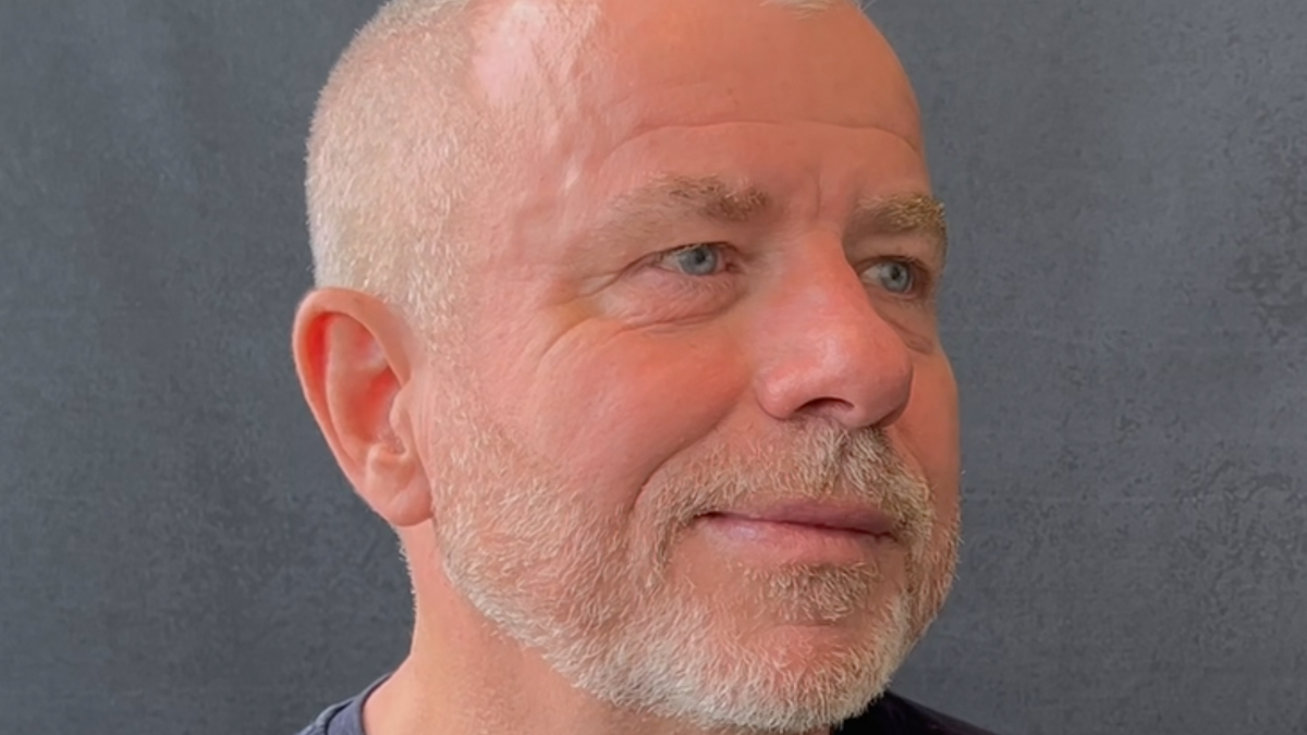 Jan fortæller i et interview, hvordan det var at opsøge den lokale sexolog. Foto: Skærmbillede.