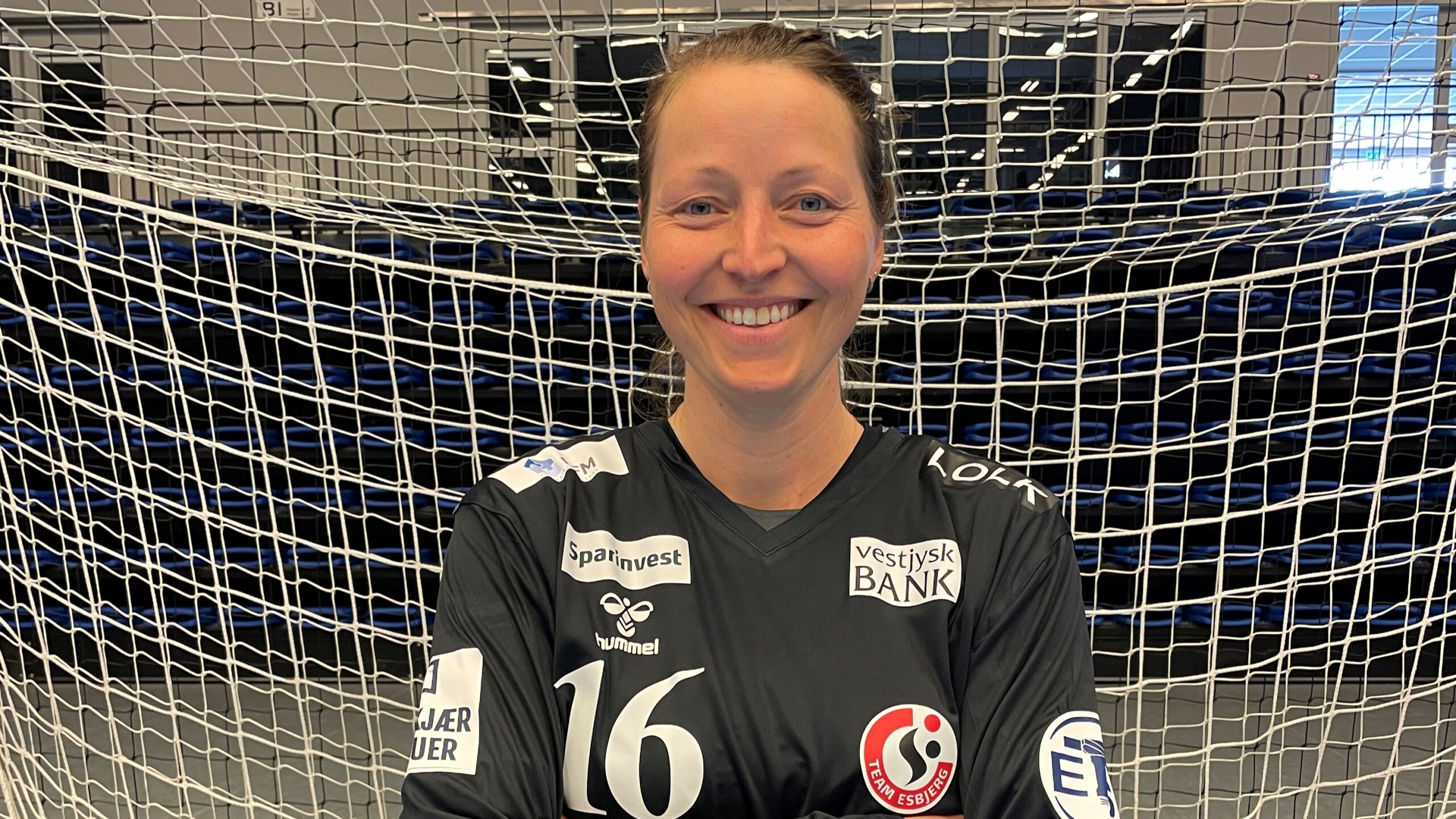 Silje Solberg Østhassel er klar til at trække i Team Esbjerg-trøjen med øjeblikkelig virkning efter skader til både Anna Kristensen og Katharina Filter. Den norske stjernemålvogter kan få debut allerede torsdag i semifinalen mod Ikast. Foto: Team Esbjerg.