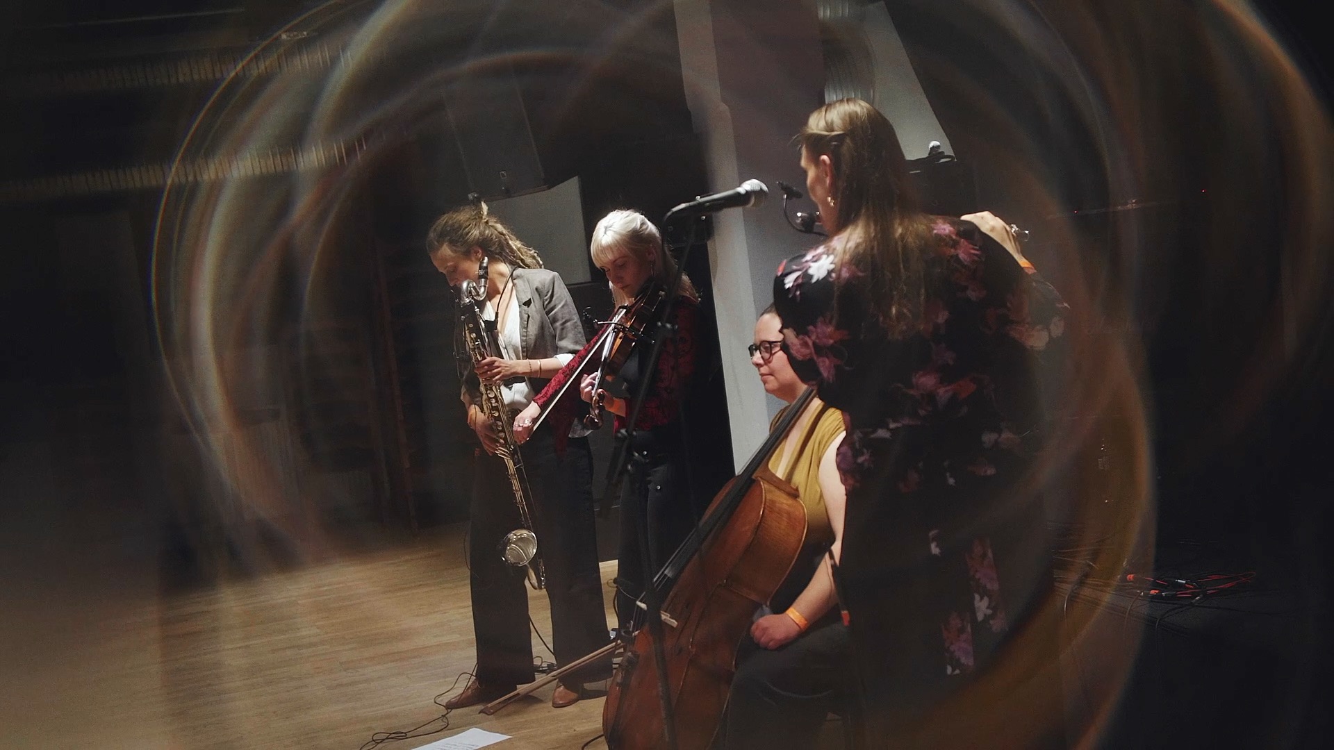 Rævesøvn tog publikum med ind i et stemningsfuldt univers inspireret af folkemusik og nordiske toner.