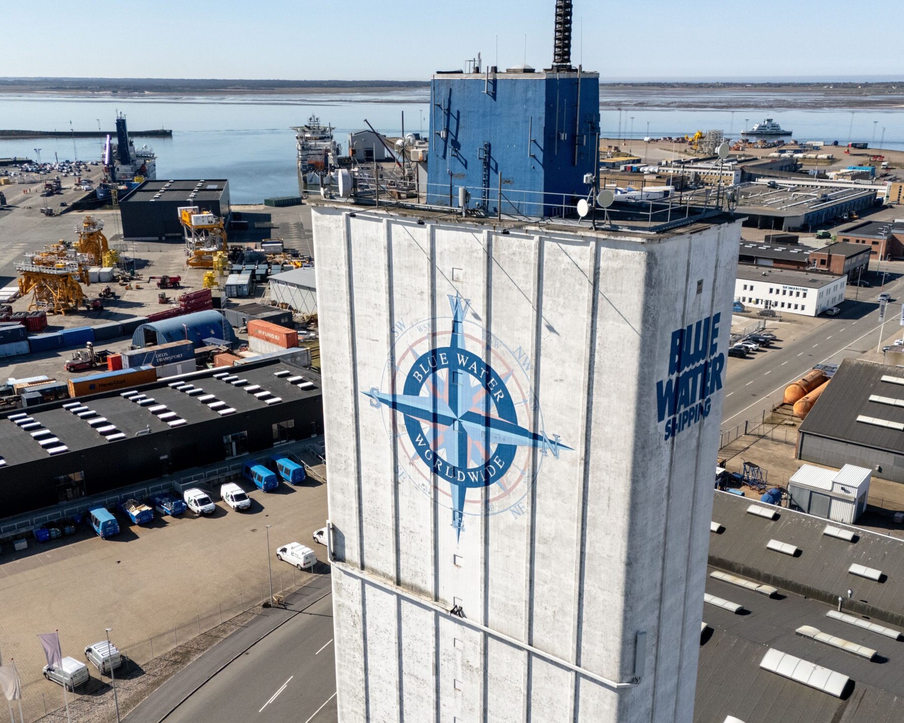Siloen er allerede et markant pejlemærke på havnen – nu skal den også være kunstværk. Foto: Pressefoto.