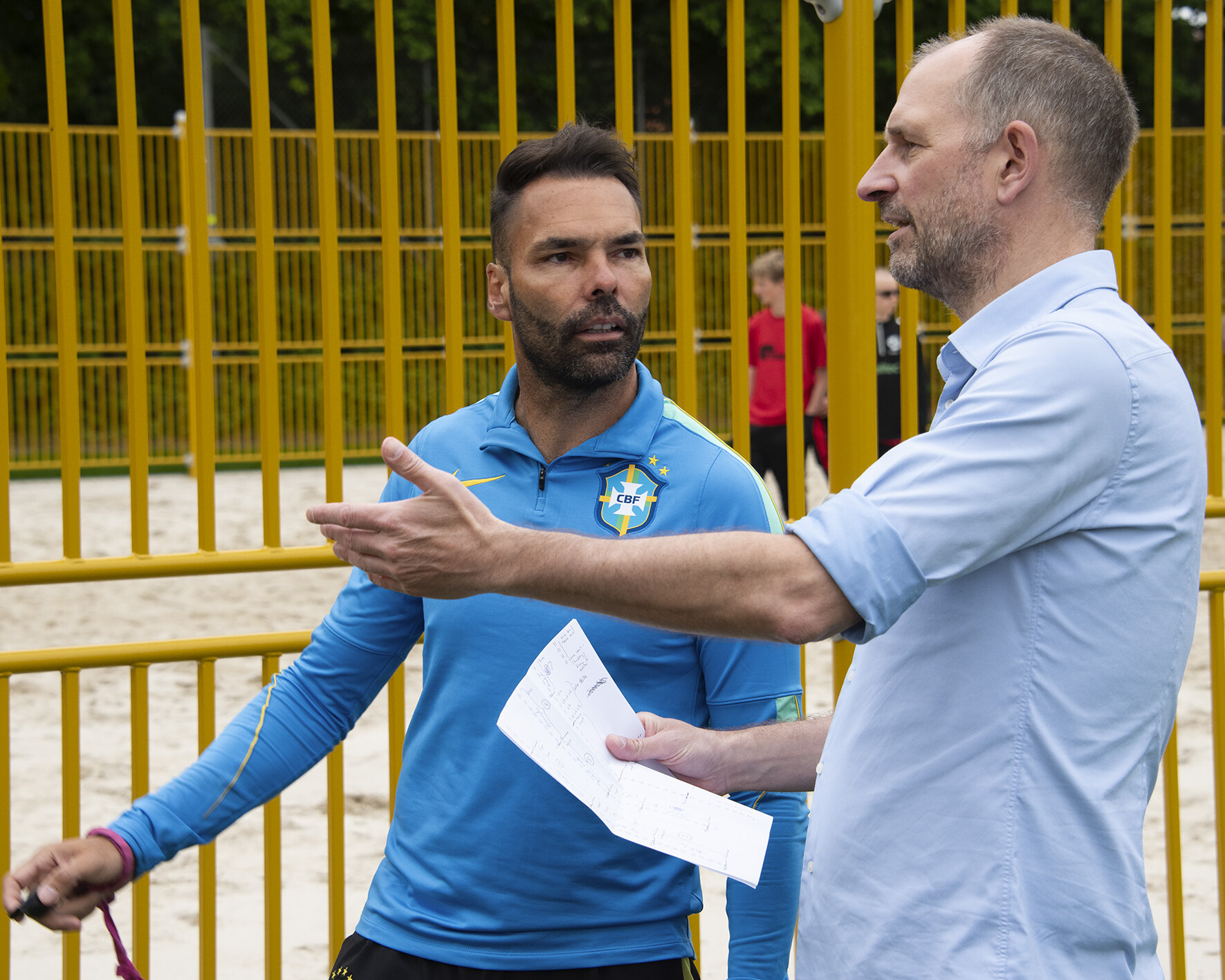 Danmarks første brasilianske fodboldpark åbner i Esbjerg på fredag. Tirsdag fik eleverne på den brasilianske fodboldlinje på Bakkeskolen lov til at teste den nye fodboldpark. Foto: Esbjerg Kommune.