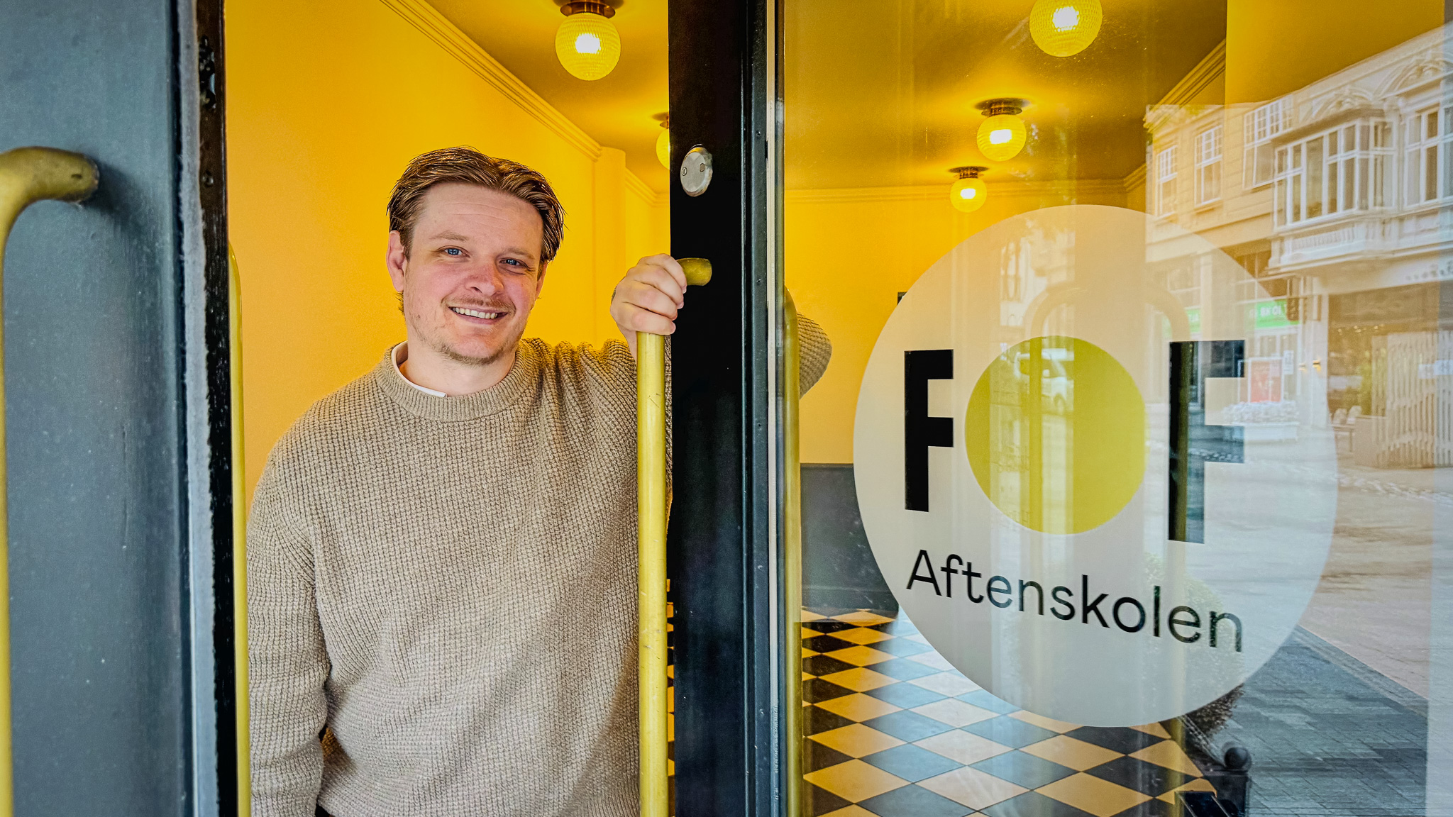 Christian Hatting Krogsgaard Hansen er afdelingsleder for FVU hos FOF Sydvestjylland og oplever stor interesse for de gratis IT-kurser. Foto: FOF Sydvestjylland.