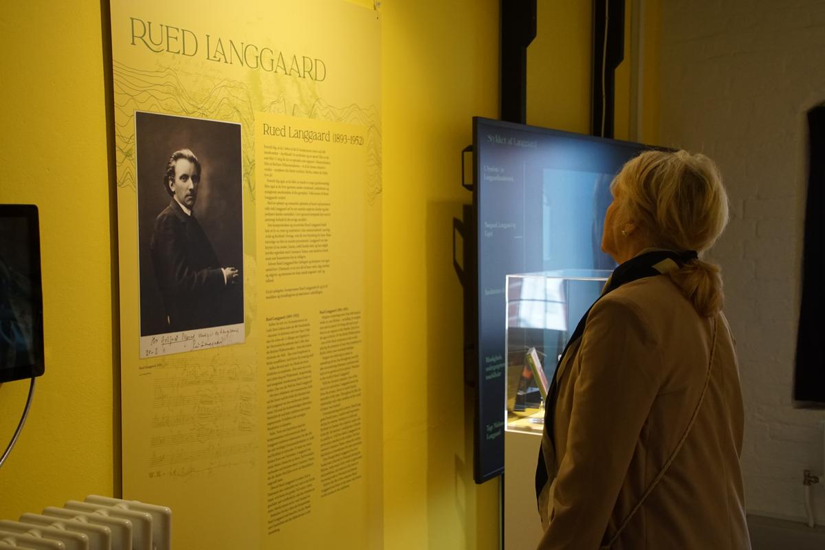 Fra den 3. september kan besøgende opleve den opdaterede Rued Langgaard-udstilling i Quedens Gaard i Ribe. Udstillingen åbner i forbindelse med årets Rued Langgaard Festival. Foto: Museum Vest.