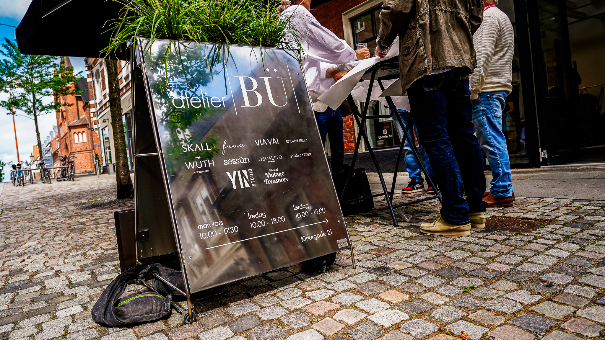 Det nye butikskoncept i Kirkegade har allerede vakt interesse blandt både lokale kunder og forbipasserende. Foto: Fjodor Pedersen.