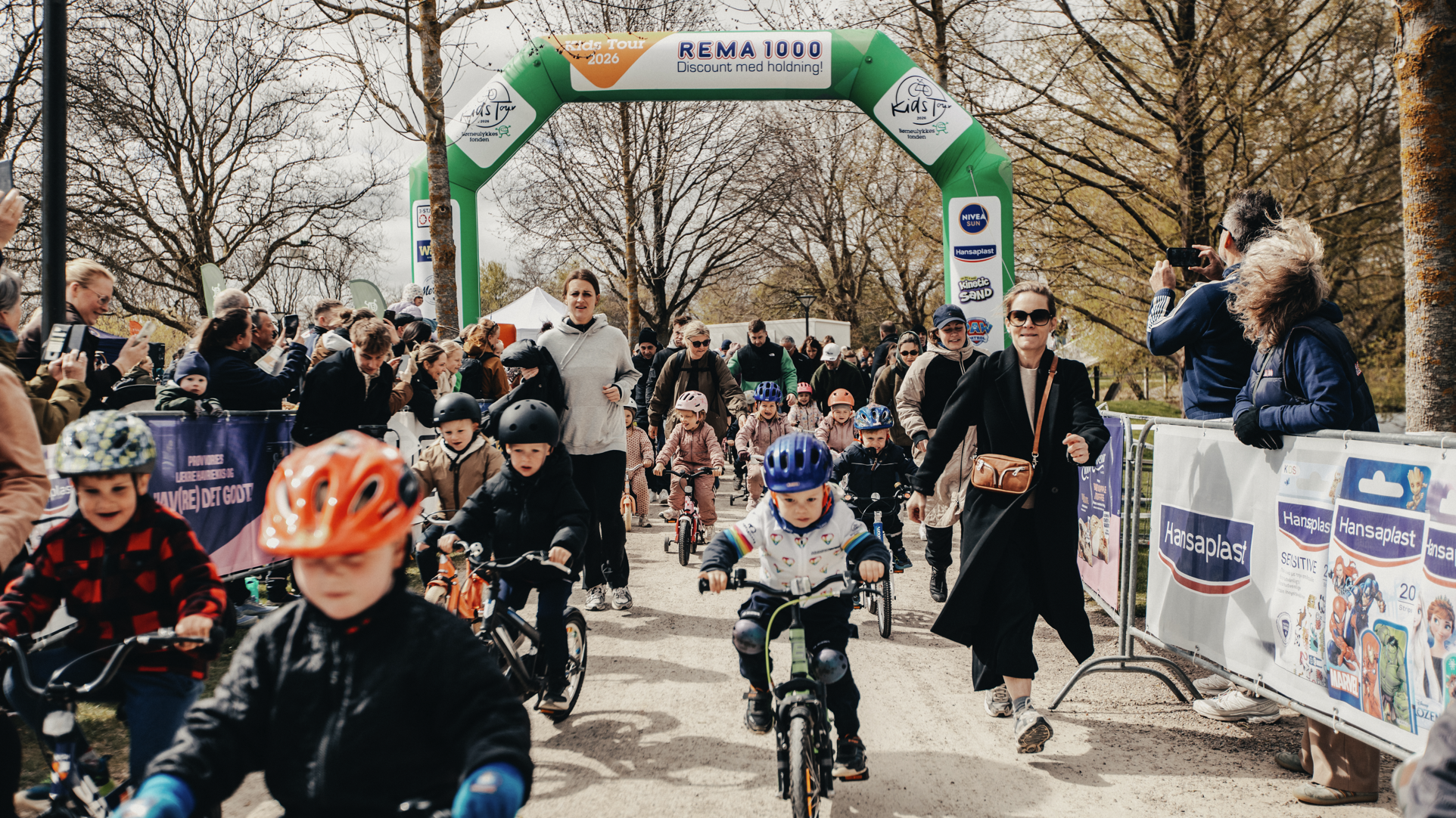 Hundredvis af børn forventes igen at indtage I.C. Møller Parken, når Kids Tour gæster Esbjerg med cykelløb, leg og aktiviteter for hele familien. Foto: Video Partners ApS.