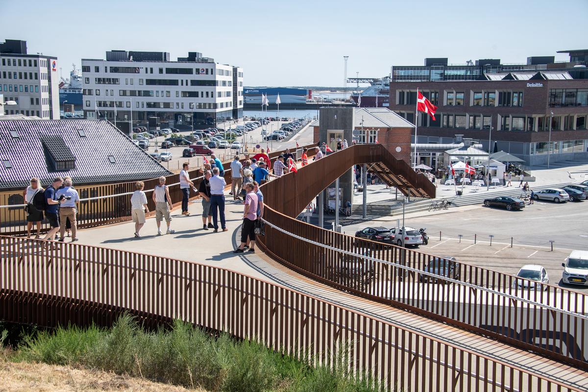 Broforbindelsen Landgangen mellem Esbjerg by og havn på indvielsesdagen i sommeren 2018. Foto: Esbjerg Kommune.