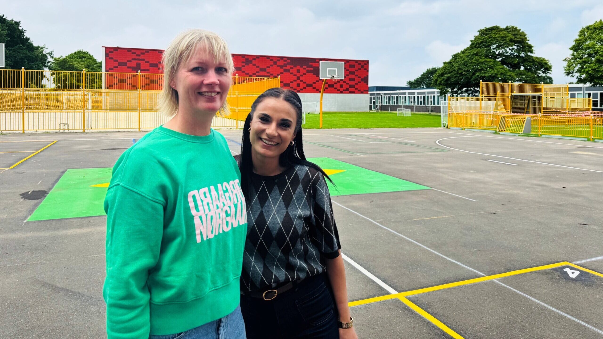 Hiba El-Souki fra Bakkeskolen og Rikke Haulrich Damgaard fra Bydelsprojekt 3i1 glæder sig til at byde hele Esbjerg velkommen til Bazardag på lørdag.