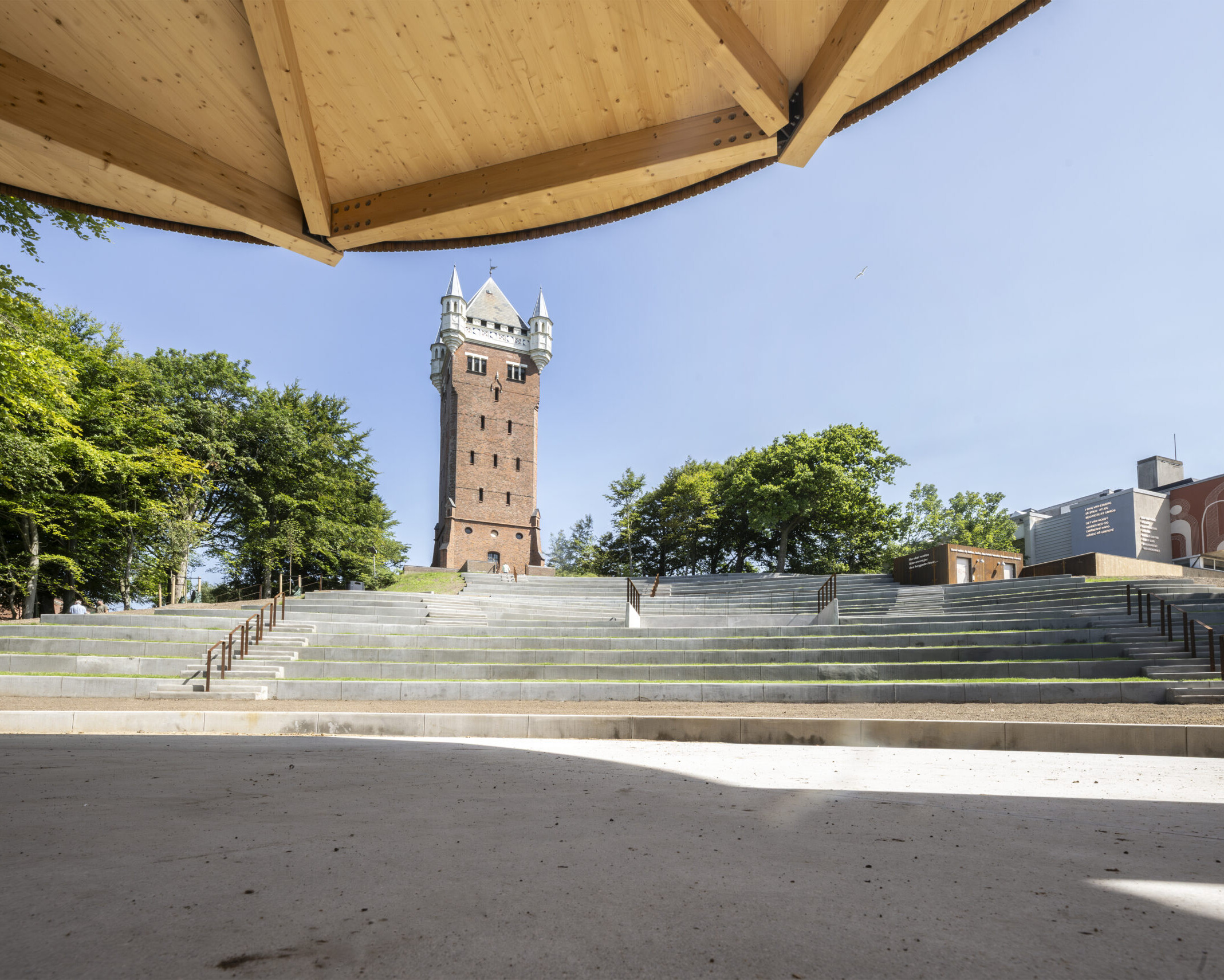 Den nye amfiscene nedenfor 'Byens Bjerg' blev indviet i sensommeren 2025. Arkivfoto: Esbjerg Kommune.