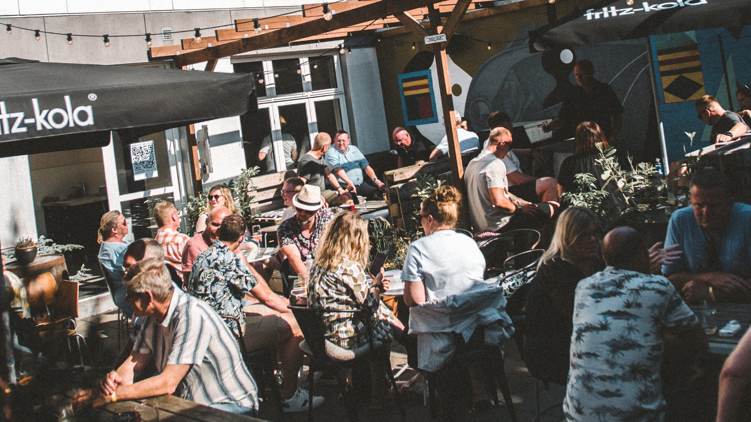 Den hyggelige gårdhave ved Esbjerg Bryghus var fyldt med gæster gennem hele lørdagens ølfestival.