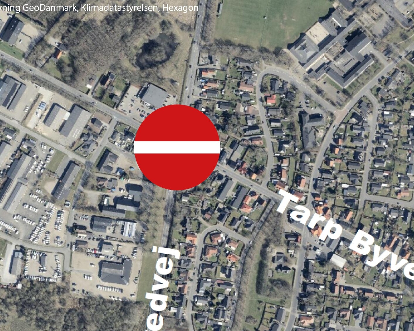 Rundkørslen i Tarp spærres i uge 28-31 pga. kloakarbejde. DIN Forsyning © DIN Forsyning, GeoDanmark, Klimadatastyrelsen, Hexagon.