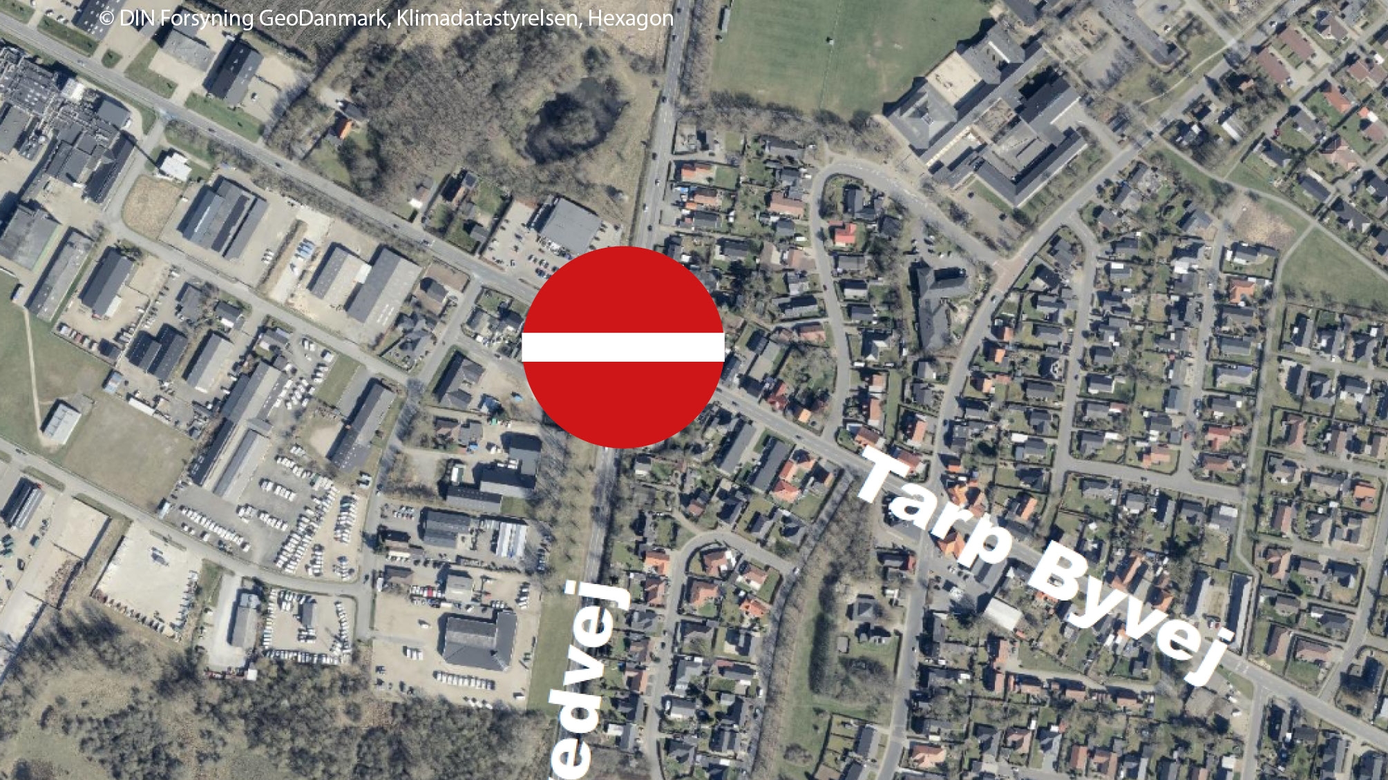 Rundkørslen i Tarp spærres i uge 28-31 pga. kloakarbejde. DIN Forsyning © DIN Forsyning, GeoDanmark, Klimadatastyrelsen, Hexagon.