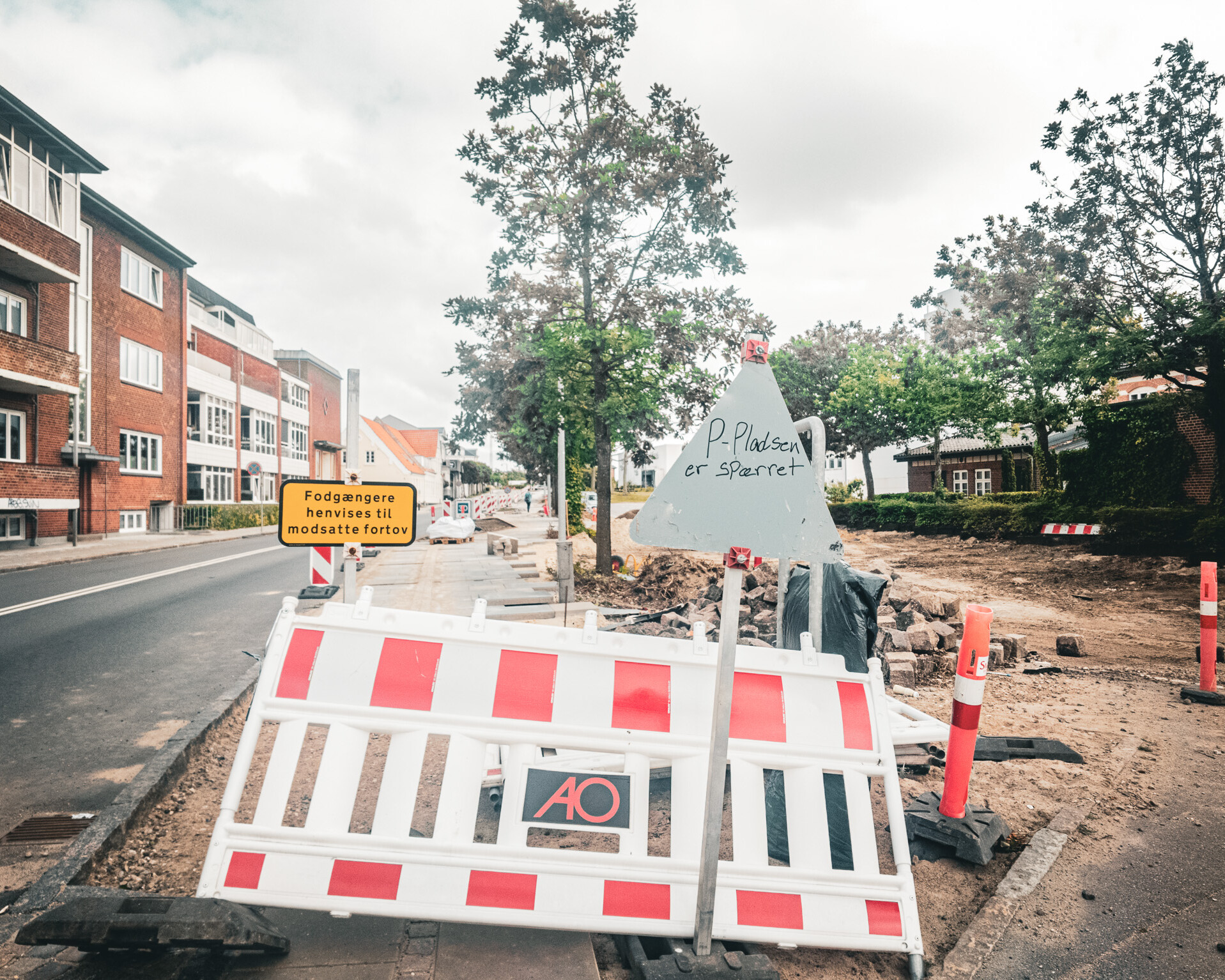 Det er slut med at parkere i Havnegade. Arbejdet med at etablere Kleveparken skrider planmæssigt frem. Foto: Fjodor Pedersen.