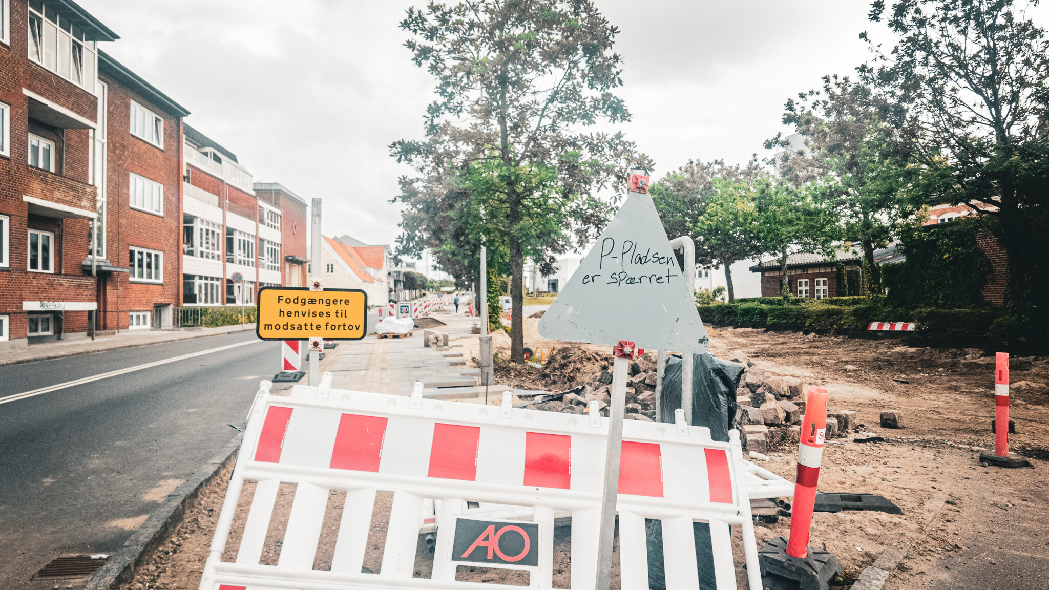 Det er slut med at parkere i Havnegade. Arbejdet med at etablere Kleveparken skrider planmæssigt frem. Foto: Fjodor Pedersen.