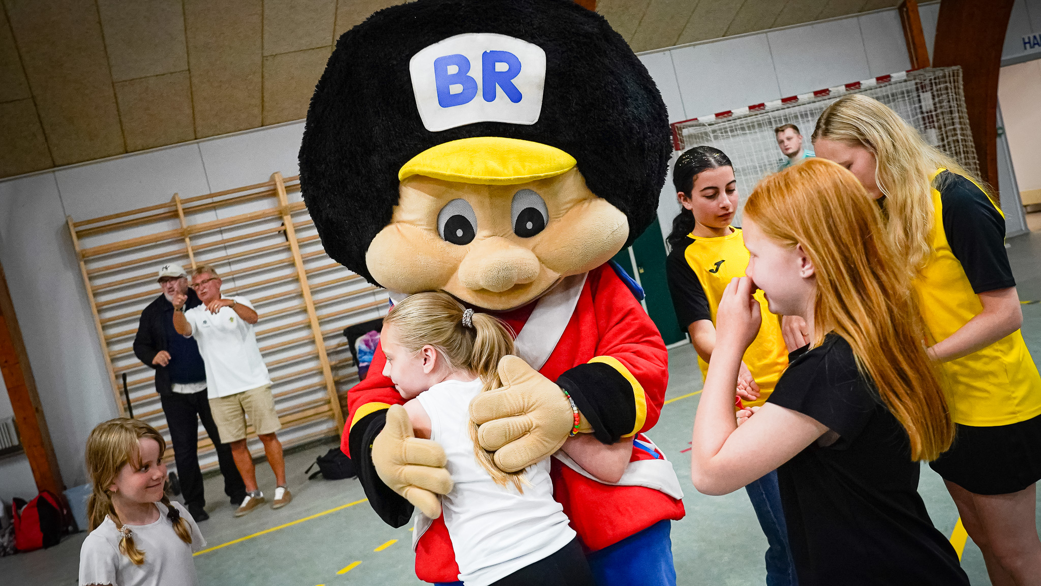 BR's maskot skabte stor begejstring blandt de yngste deltagere. Foto: Fjodor Pedersen.