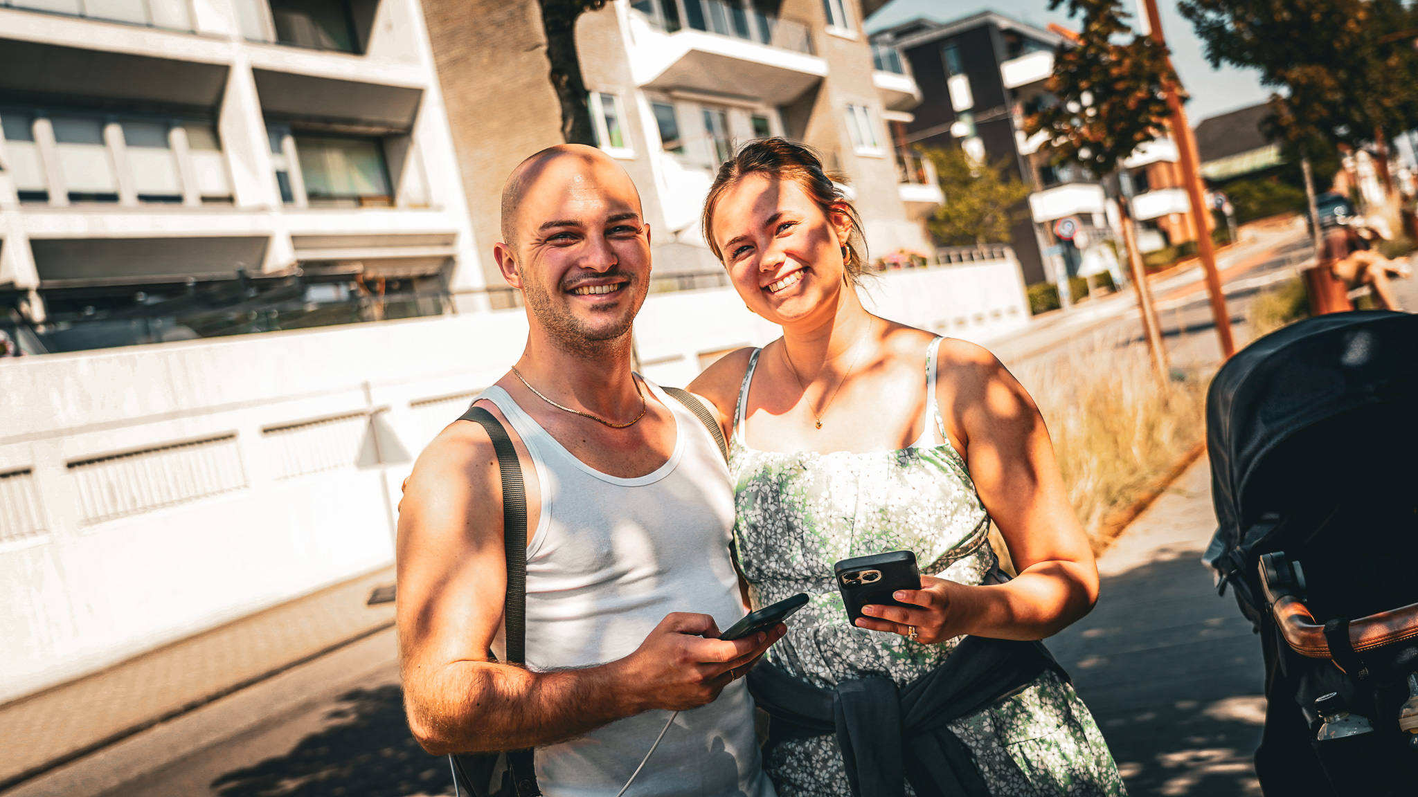 Danny og Sarah Skov var blandt de mange spillere, der brugte søndagen på at gå flere kilometer gennem Esbjerg i jagten på sjældne Pokémon. Foto: Fjodor Pedersen.