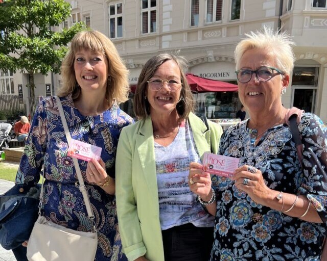 Roséwalk er blevet en populær tradition i Esbjerg City. PR-foto.