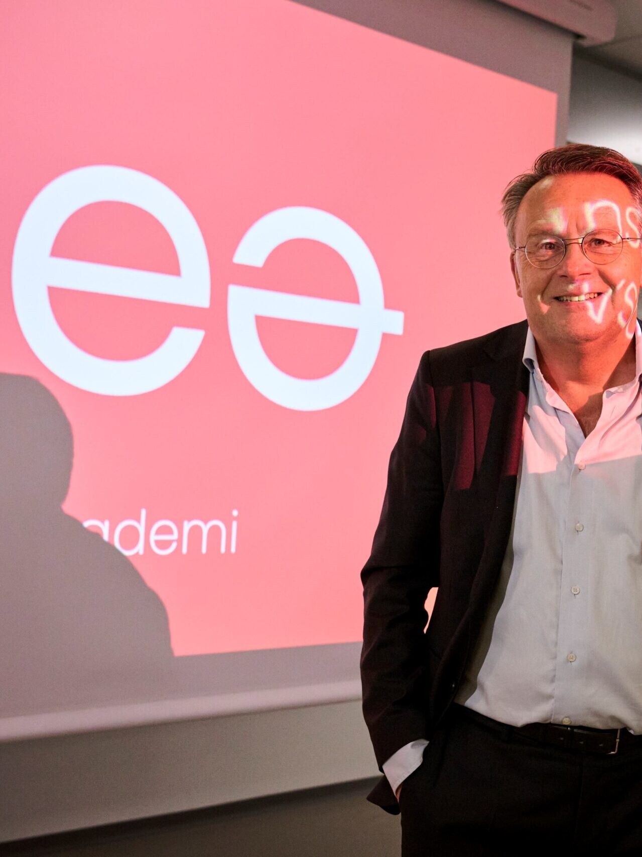 SEA's rektor Henrik Larsen glæder sig over rekordstor interesse for erhvervsakademiets top-up-uddannelser, selv om flere tekniske uddannelser fortsat kæmper med at tiltrække ansøgere. Pressefoto.