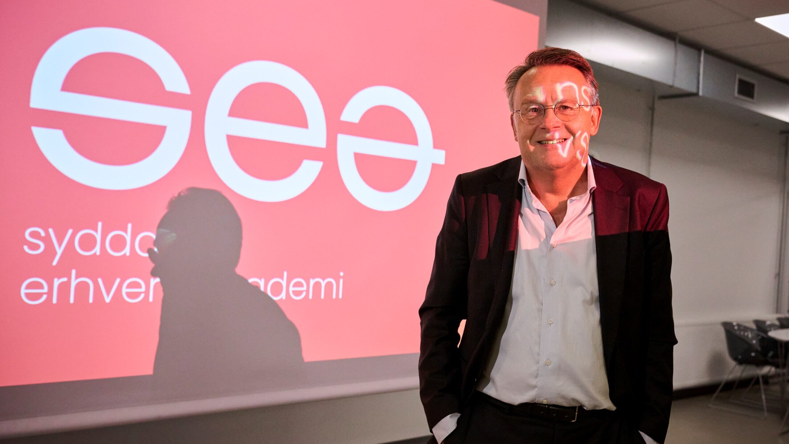 SEA's rektor Henrik Larsen glæder sig over rekordstor interesse for erhvervsakademiets top-up-uddannelser, selv om flere tekniske uddannelser fortsat kæmper med at tiltrække ansøgere. Pressefoto.