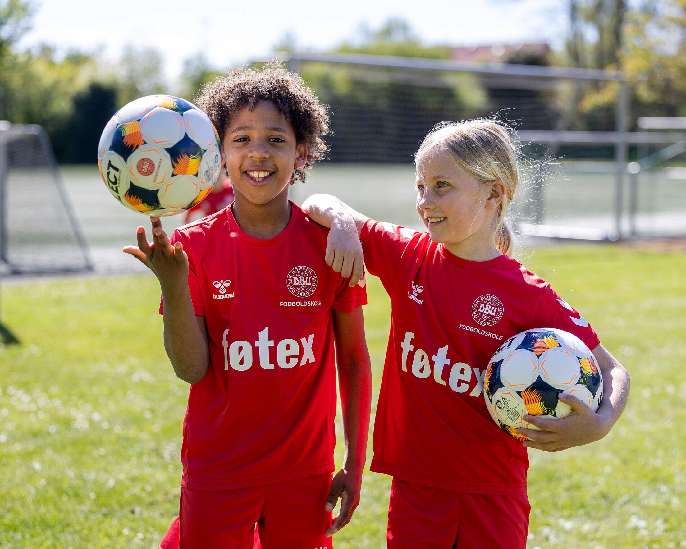 Fem dage med fodbold, leg og fællesskab venter deltagerne på DBU Get2 Fodboldskole, der i år afvikles for 14. gang hos Esbjerg IF92 i Skibhøj. Pressefoto.