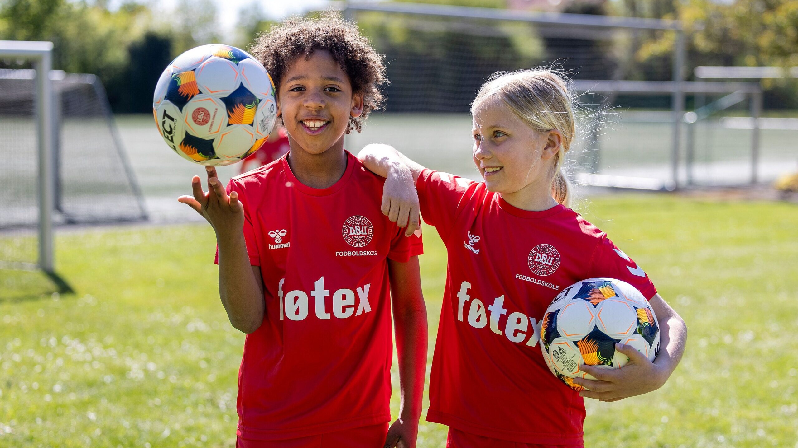Fem dage med fodbold, leg og fællesskab venter deltagerne på DBU Get2 Fodboldskole, der i år afvikles for 14. gang hos Esbjerg IF92 i Skibhøj. Pressefoto.
