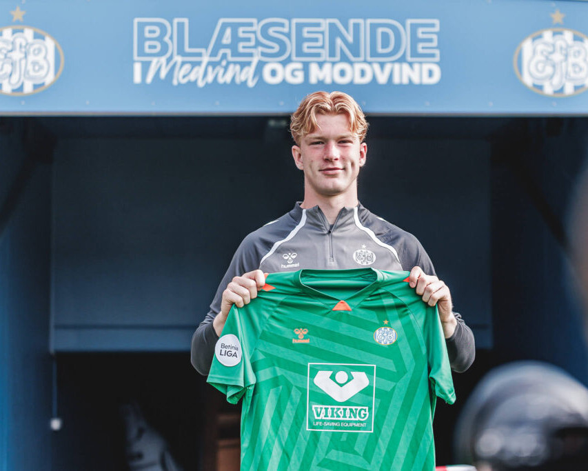 William Lykke med trøje nummer 1 i EfB. Pressefoto.