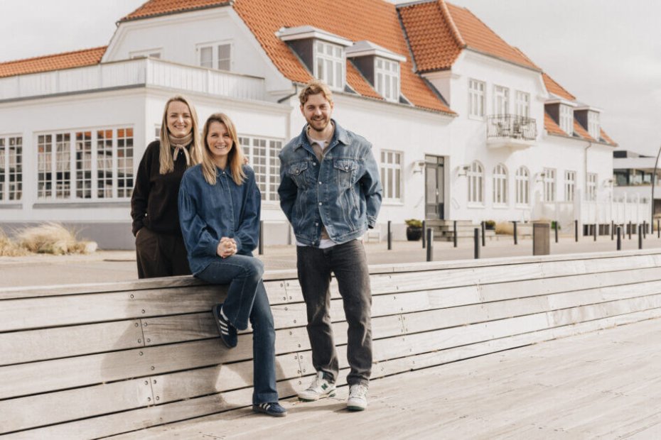 Mie og Mette Hyttel og Kasper Elmholdt, Hjerting Badehotel. Pressefoto.