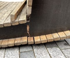 Populær vippebænk ødelagt i Kongensgade: - Det er virkelig ærgerligt og trist. Foto: Esbjerg City.