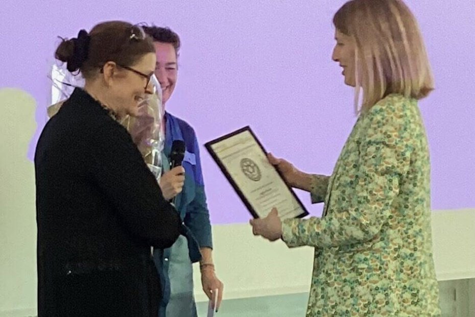 Ingelise Wenzel modtog årets kvindepris fra Esbjerg Soroptimistklub.