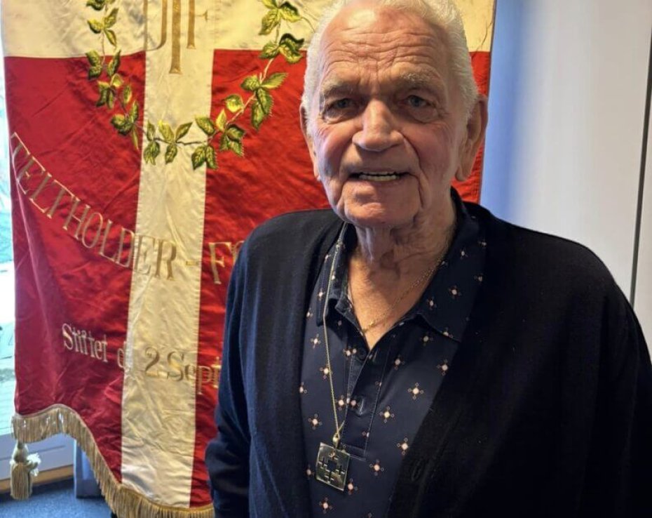 Leif Dahlgaard med Gøglerkorset om halsen. Privatfoto.