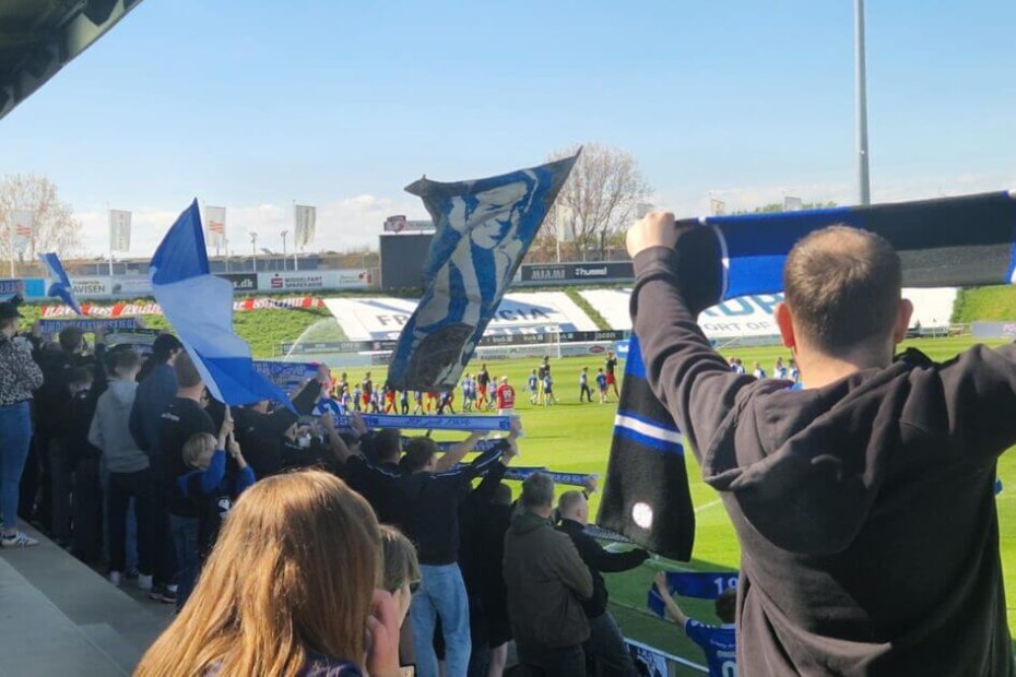 Der var som vanligt god opbakning på udebanetribunen. Foto: Bastionen.