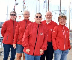 Charlotte Albrechtsen (i midten) er klar til sit sjette The Tall Ships Races og glæder sig til igen at mødes med erfarne og nye forbindelsesofficerer. Foto: Christer Holte/Esbjerg Kommune.