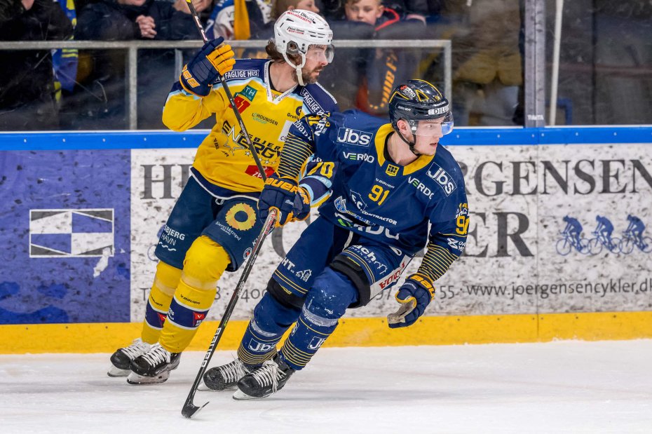 Simon Grønvaldt og Simon Schleicher, Herning Blue Fox. Foto: Danmarks Ishockey Union.