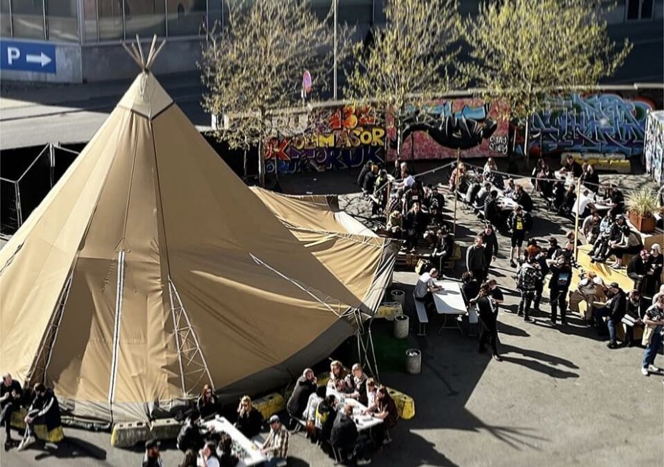 Tipitelt på Tobakkens forplads. Foto: PR.